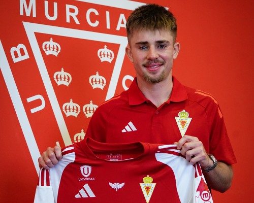 Ben Knight, joven extremo inglés del Manchester City de Pep Guardiola, ficha por el Real Murcia 