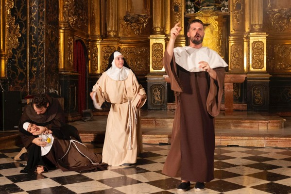 Así se han reencontrado Santa Teresa y San Juan en Caravaca gracias a la magia del teatro