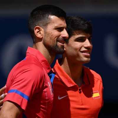 Alcaraz, falto de continuidad, cede en dos tie break ante Djokovic y se consuela con la plata olímpica 