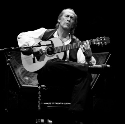 Cuando la cámara del fotógrafo siente el pellizco del flamenco: exposición de Paco Silvente en La Unión