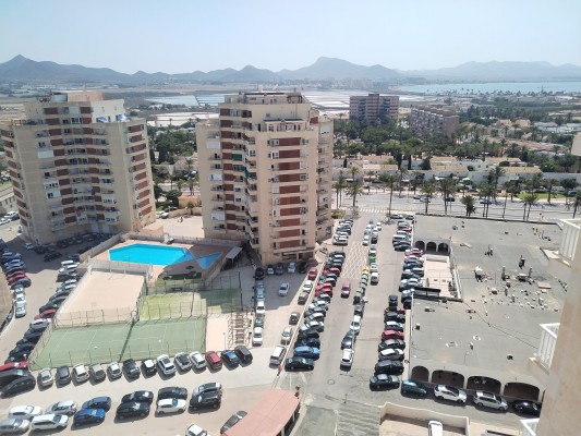 Cartagena apuesta por un gran parking disuasorio en Cabo de Palos que mitigue el caos circulatorio en La Manga

