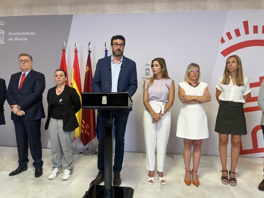 La oposición de Murcia cierra el curso afeando la lona y lamentando 