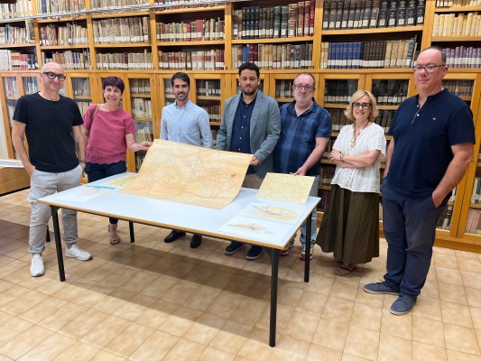 El Archivo recibe los mapas de ‘La memoria del agua de San Ginés’ realizados en el taller de patrimonio de Centros Culturales

