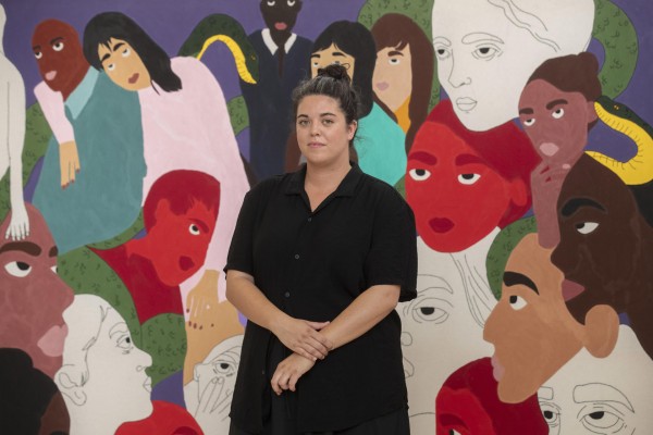 Ela Fidalgo lleva  los pecados capitales a su universo de color y puntadas: la mallorquina expone en La Mar de Músicas
