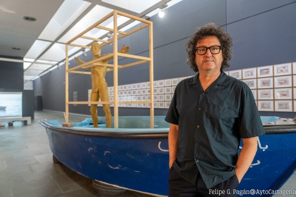 La cartografía de un Mediterráneo de dolor, desde el Sirio a las pateras: exposición de García Andújar en Cartagena
