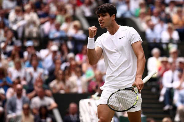 Carlos Alcaraz lo vuelve a hacer: repite final en Wimbledon con otra remontada ante Medvedev