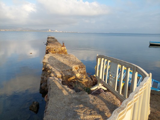 Los vecinos de la Playa de los Alemanes, hartos de la dejadez de las administraciones en una zona en la que las calles no tienen ni nombre

