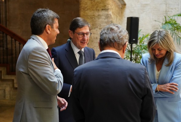 MicroBank y la Generalitat firman un convenio para incentivar el autoempleo y el emprendimiento