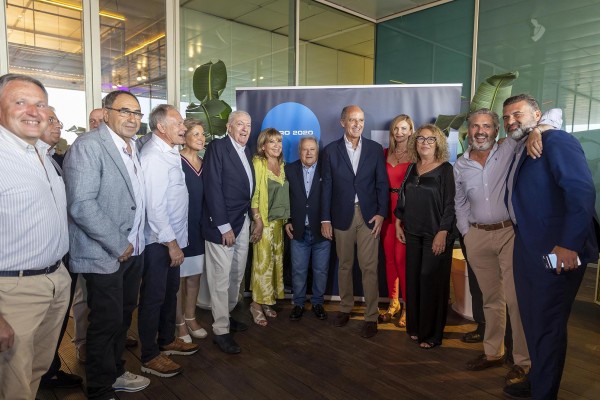 Camps logra el 'sold out' en el homenaje de sus fieles sin nadie del Consell ni del Ayuntamiento