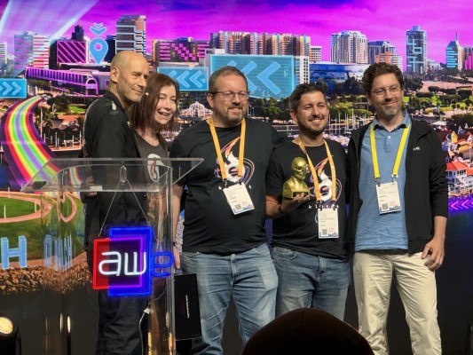 La murciana Sons of a Bit supera al creador de Pokémon Go y gana el premio al mejor videojuego de AR del mundo