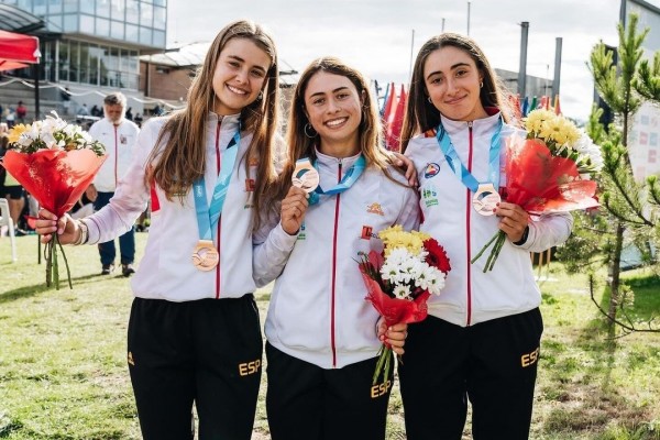 La calasparreña Clara González gana el bronce en el Mundial sub-23 de slalom olímpico por equipos 