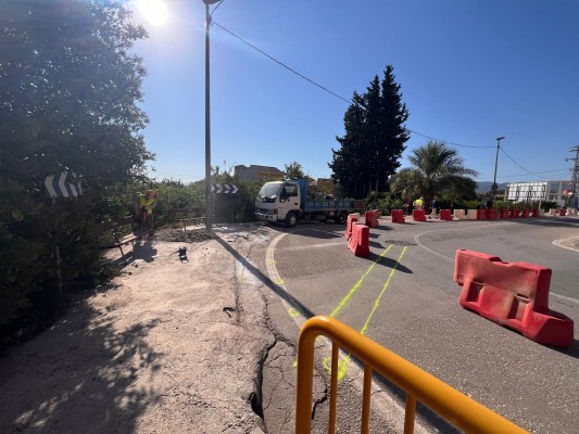 Rincón de Seca renueva su acera en la calle Hernández Muñoz y mejora los accesos al colegio público
