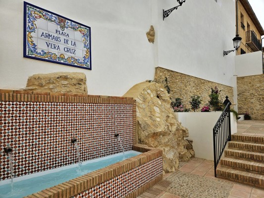 Así es la plaza llena de encanto que estrena Caravaca en un solar cedido por la familia de Ana Concepción 'la Horchatera'
