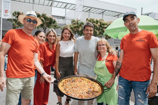 Las multitudinarias paellas del Grau reúnen amplia presencia institucional... hasta el 'president' Mazón 