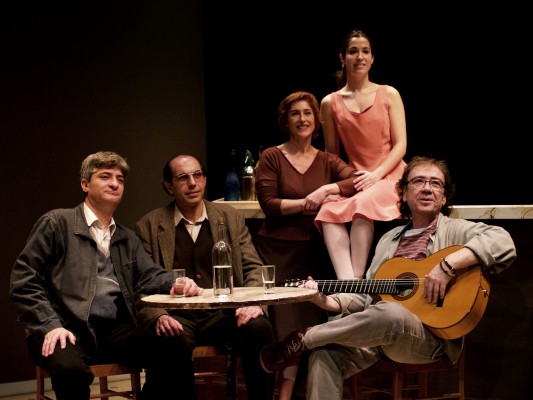Vicent Andrés Estellés torna a la vida en el Teatre Micalet