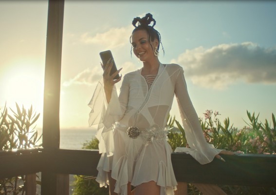 De la moda a las playas: Sita Abellán lidera una campaña turística 