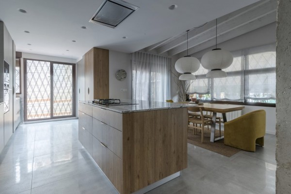 La casa murciana que sueña con Japón: una reforma con toques orientales, funcionalidad y buen gusto  