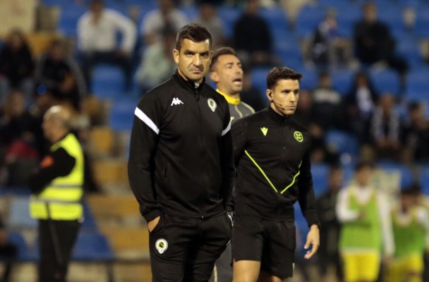 Torrecilla sufre su peor racha de derrotas desde su llegada al banquillo del Hércules
