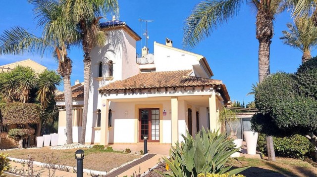 La casa más cara a la venta en Los Alcázares alcanza 1.200.000 euros: así es este chalet de lujo a orillas del Mar Menor