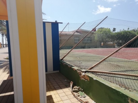 Litoral inicia la sustitución del material estropeado en las playas de Cartagena durante el temporal y estima los daños en cerca de 20.000 euros