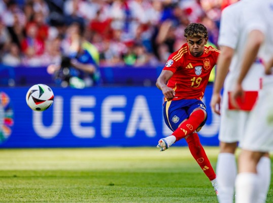 Lamine Yamal entra en la historia de la Eurocopa como el más joven en debutar