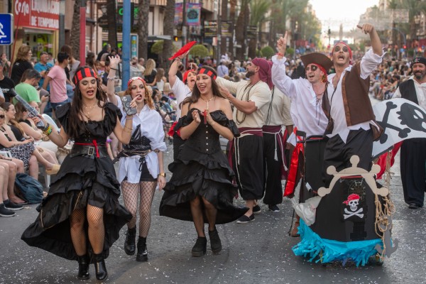 El Desfile del Ninot da mucho juego (y 'gana' Sant Blai-La Torreta)