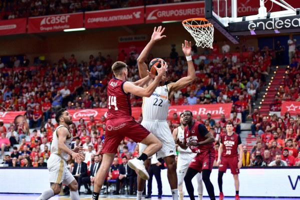 Un orgulloso UCAM CB cae también en Murcia ante un Madrid que conquista la Liga por la vía rápida