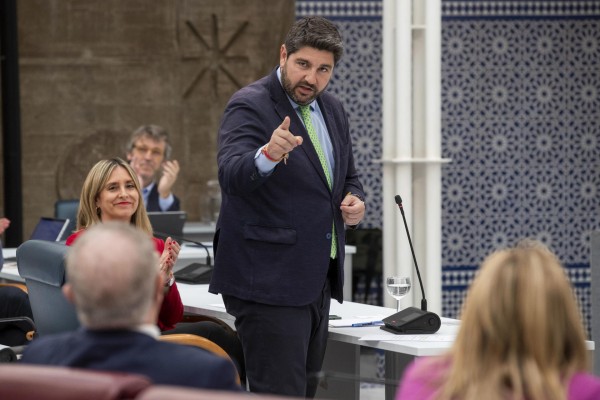 Miras advierte a Sánchez de que debe 124 millones de euros a la Región por la falta de Presupuestos