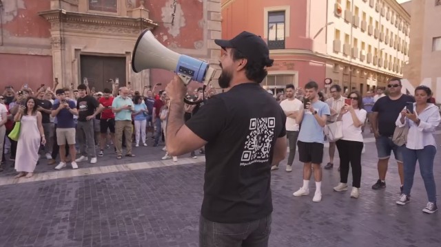 Causas y claves del éxito de Alvise y su 'Se acabó la fiesta' en la Región de Murcia