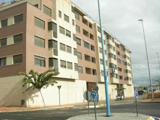 Adif pone a la venta mediante subasta pública 11 pisos en Águilas: cuestan de 93.630 a 163.000 euros