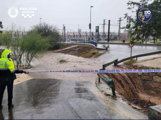 La tormenta deja ramblas inundadas y calles cortadas en Murcia, Molina, Las Torres y otros puntos de la Región
