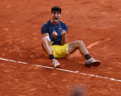 Alcaraz remonta a Zverev en una final épica y ya es campeón en Roland Garros