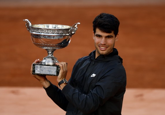 Alcaraz remonta a Zverev en una final épica y ya es campeón en Roland Garros