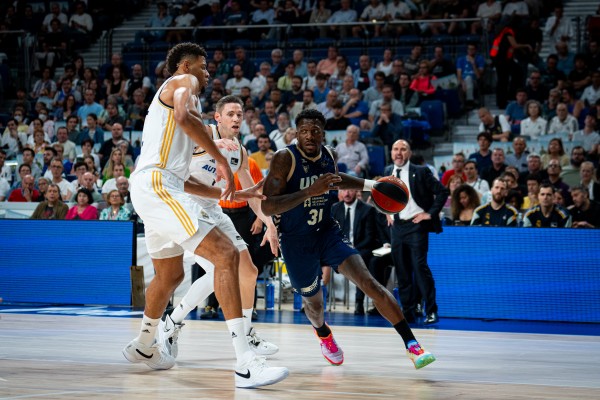 El UCAM CB lo pelea y asusta al Madrid pero debuta en la final liguera perdiendo