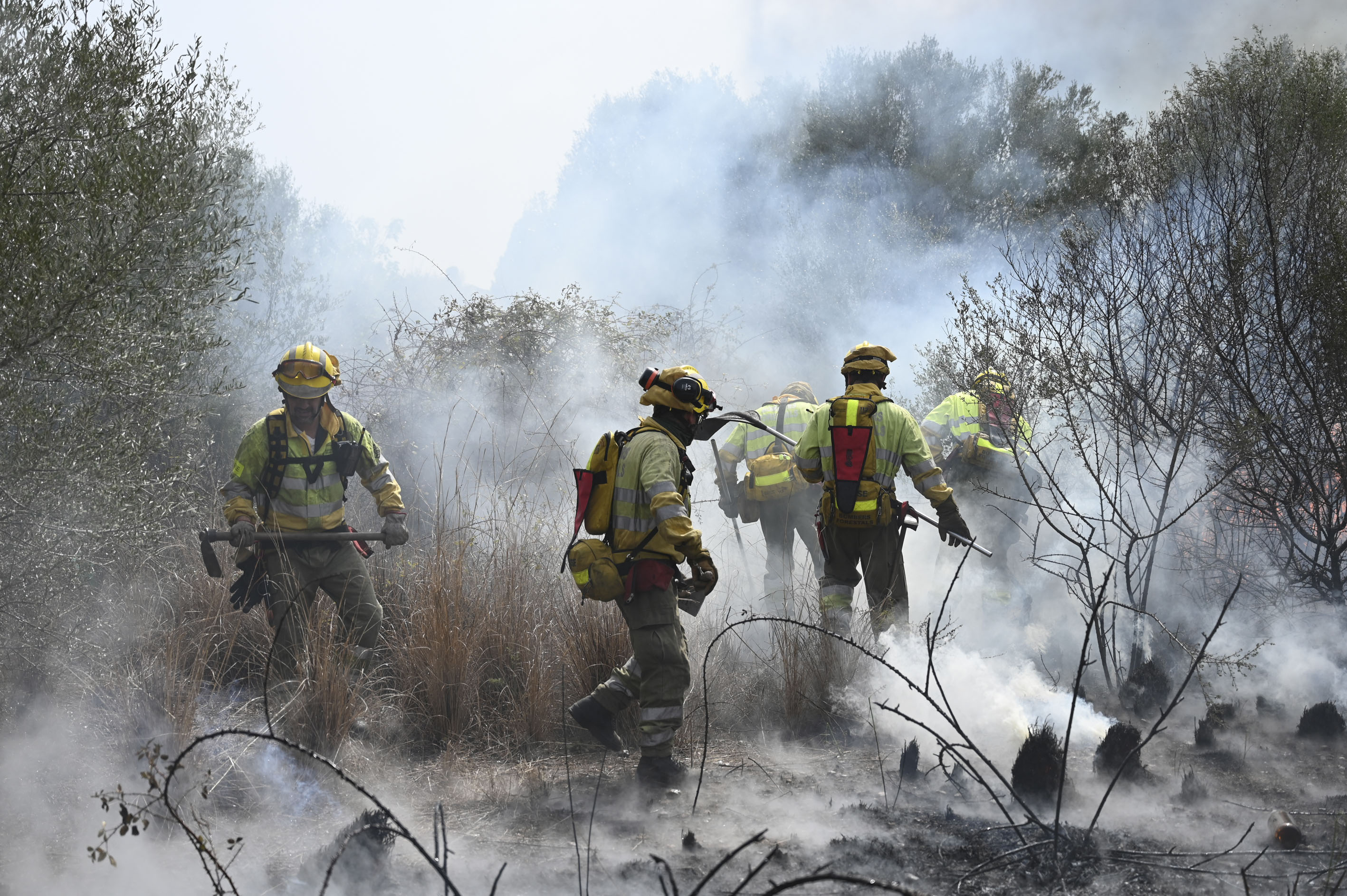 Controlado el incendio junto al cementerio de San José de Castelló, cercano al de hace un mes