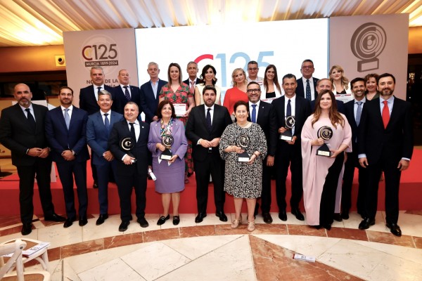 La Cámara de Comercio de Murcia celebra sus 125 años con un homenaje a las empresas 