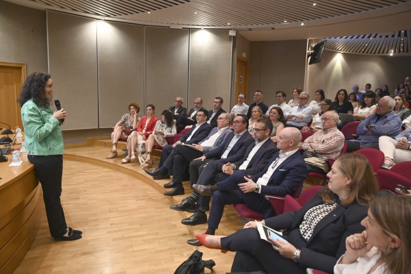 PortCastelló, ambicioso tras la vuelta de MSC, aspira a exportar la mitad del azulejo en 2027