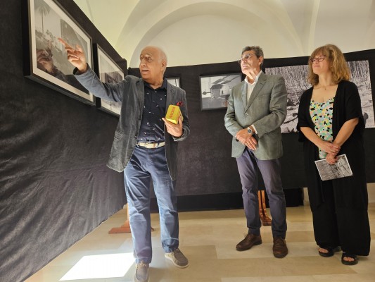 LA EXPOSICIÓN ‘ARQUITECTURA LATENTE’ DE DAMIÁN LAJARA ABRE SUS PUERTAS EN LA BIBLIOTECA DE ABANILLA
