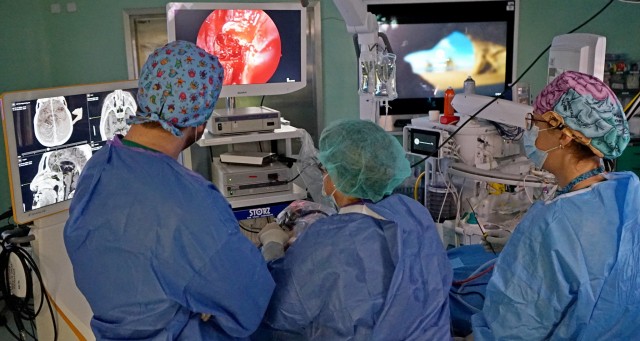 El grupo de base de cráneo de la Arrixaca ha atendido a más de 400 pacientes desde su creación en 2018  
