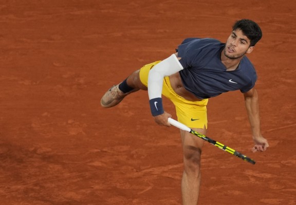 Alcaraz llega a los octavos de Roland Garros emitiendo mejores sensaciones ante Korda