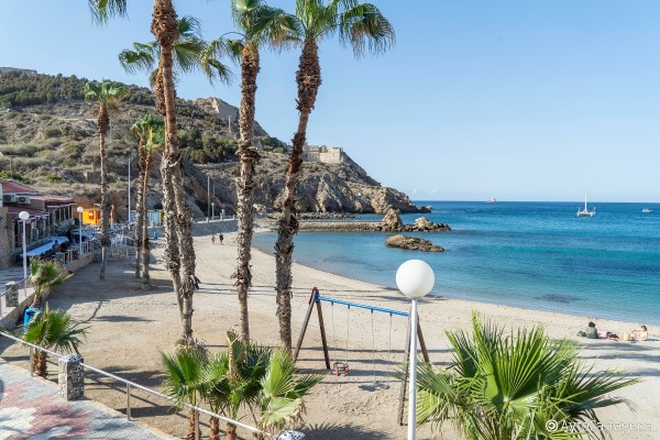 Las playas de Cartagena están listas para comenzar el verano: limpieza de arenales, refuerzo de mobiliario y mejora de la accesibilidad