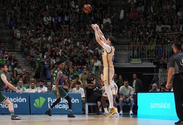 El UCAM CB quiere más y empieza la semifinal venciendo al 