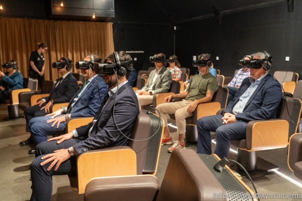 Un viaje gratis con realidad virtual al corazón de una orquesta: 'Symphony' echa el freno en Cartagena