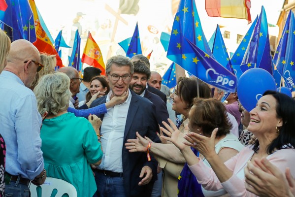 Feijóo carga en Murcia contra el 