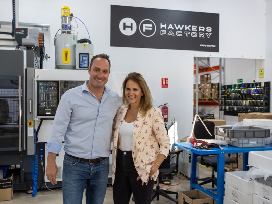 La ilicitana Hawkers va hacia los 65 millones de facturación y acelera hacia a la sostenibilidad 