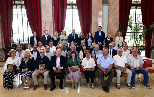 El Ayuntamiento de Murcia homenajea a los más de cien funcionarios jubilados este año
