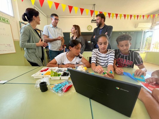 Los estudiantes del CEIP Los Rosales aprenden profesiones relacionadas con la ciencia