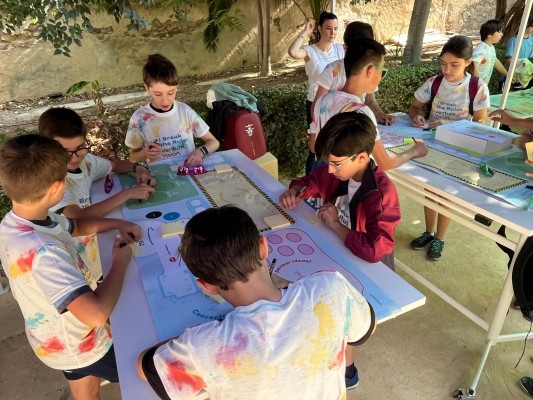 Más de 80 alumnos de sexto de Primaria de Murcia aprenden a crear empresas del futuro