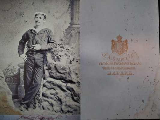 Las fotos de marineros que consolaban a novias y madres: una muestra en la BRMU reúne imágenes de entre 1875 y 1950