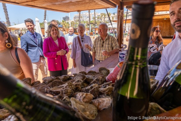 Un baño de gastronomía y conciertos en Cartagena Puerto de Sabores: desde ostras a vinos sacados del mar
